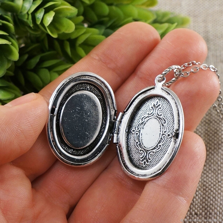 Серебрянный медальон антик