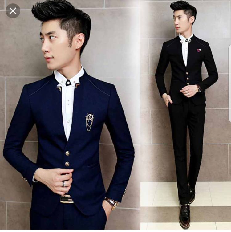 Худой мужчина в костюме