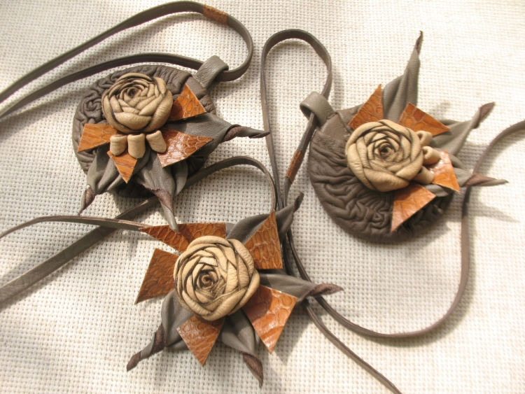 Декор из кожи на рабочий стол