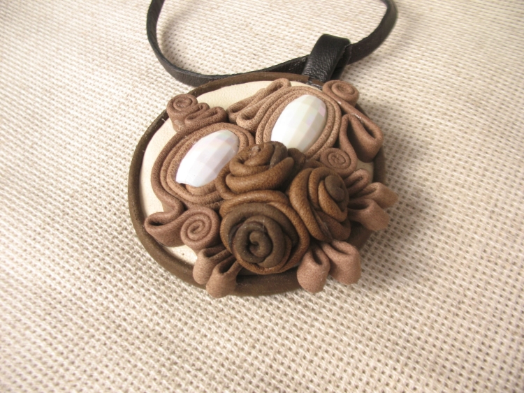 Кулоны из кожи своими руками
