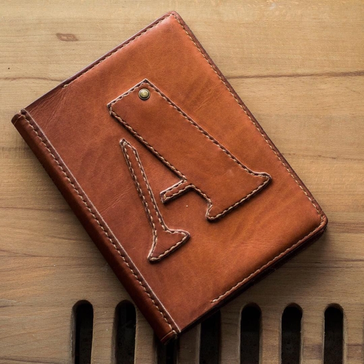 Кожаная буква