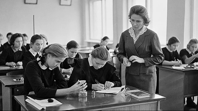 Урок в Советской школе