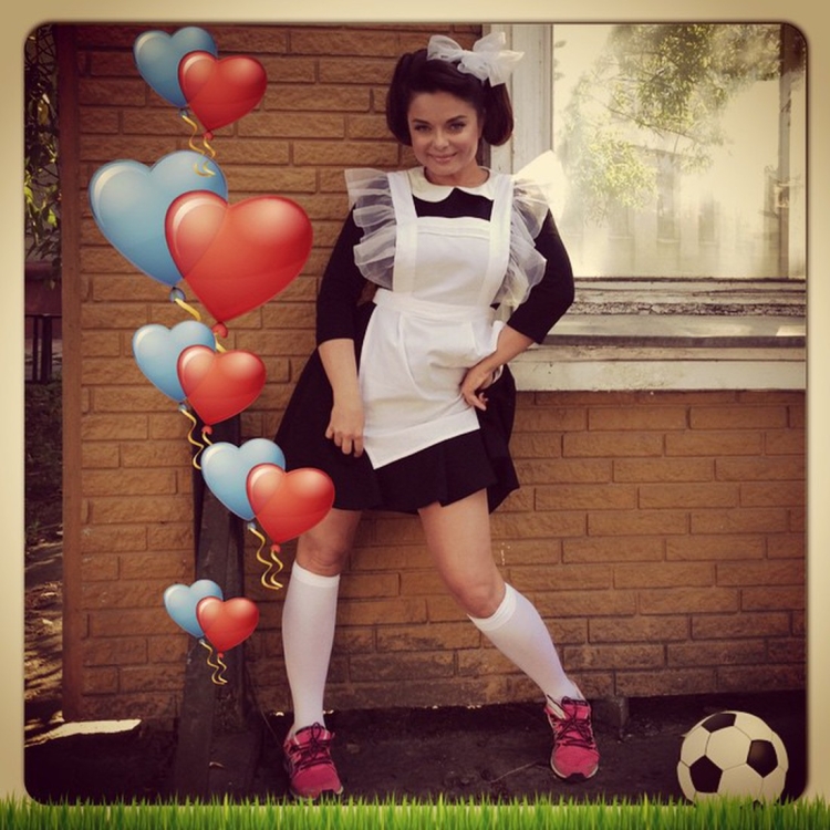 Наташа королёва в школьной форме