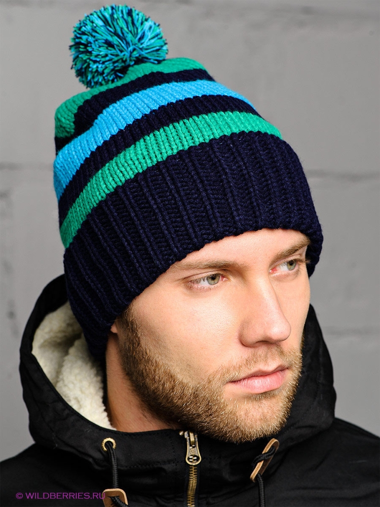 Шапка с помпоном мужская