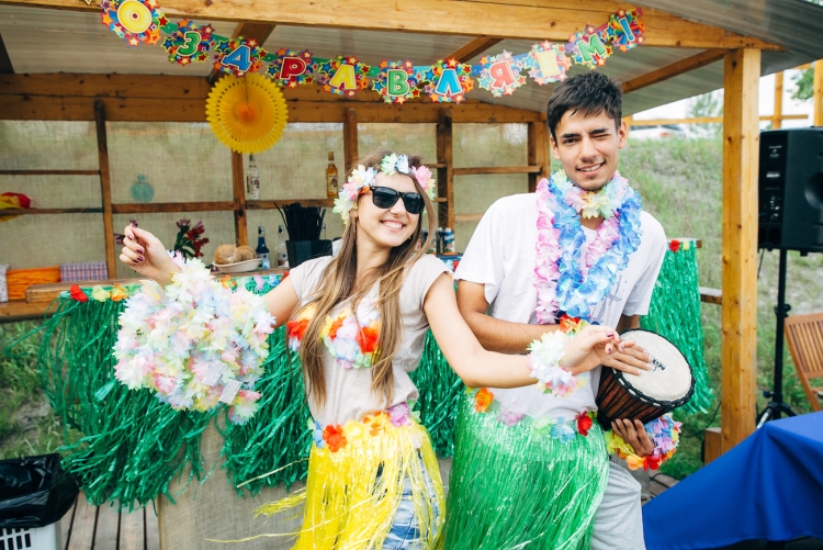 Вечеринка в гавайском стиле зимой
