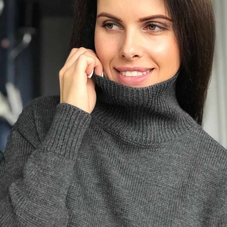 Свитер женский вязаный с горлом