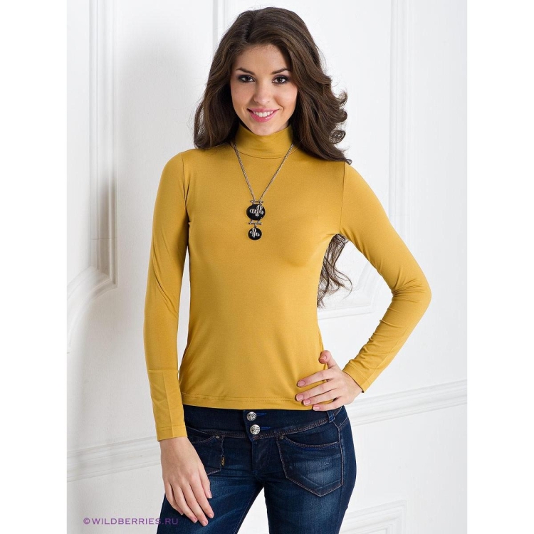 Украшение на водолазку с горлом