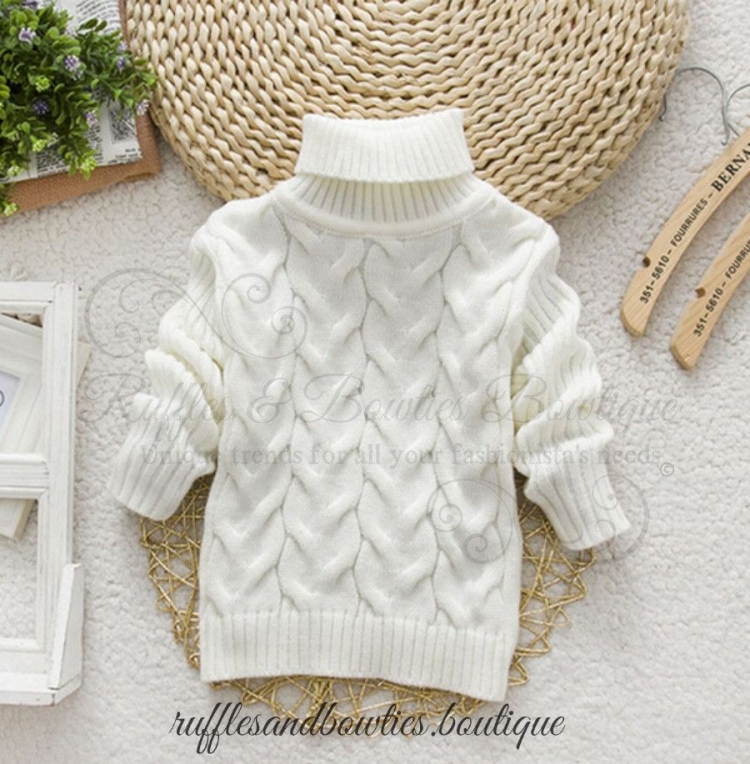 Теплый свитер для девочки