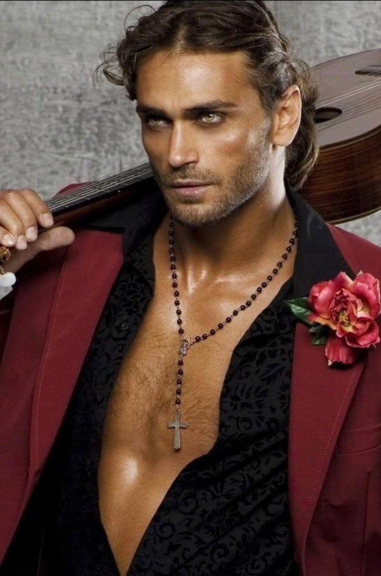 Красивые цыгане мужчины