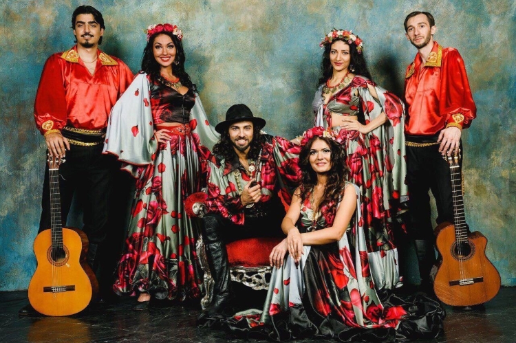 Красивые цыгане мужчины