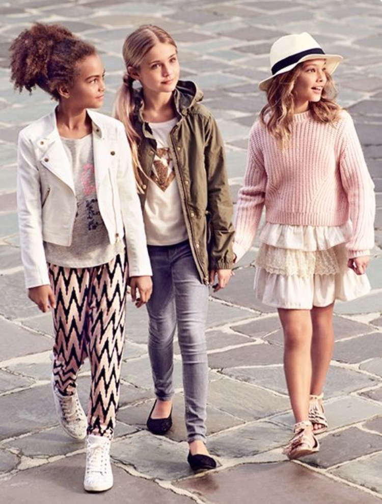 Под одеждой