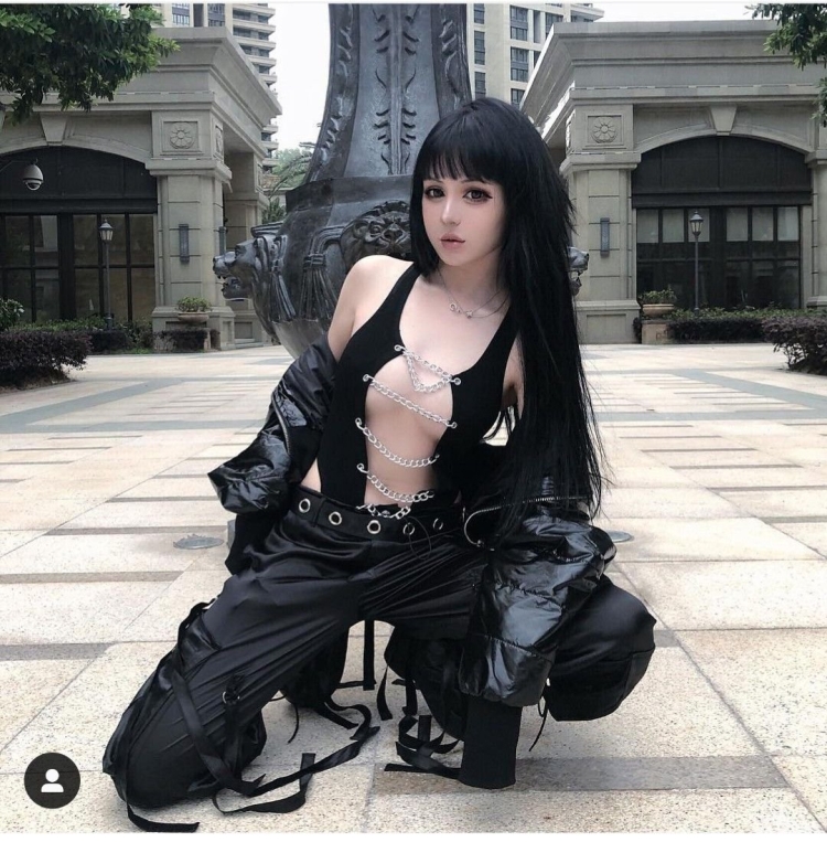 Кина Шен Готический стиль