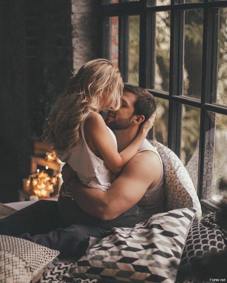 Объятия и поцелуи