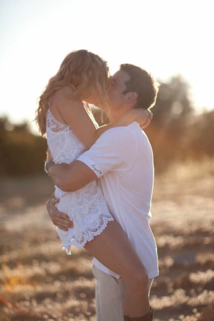 Романтичные объятия