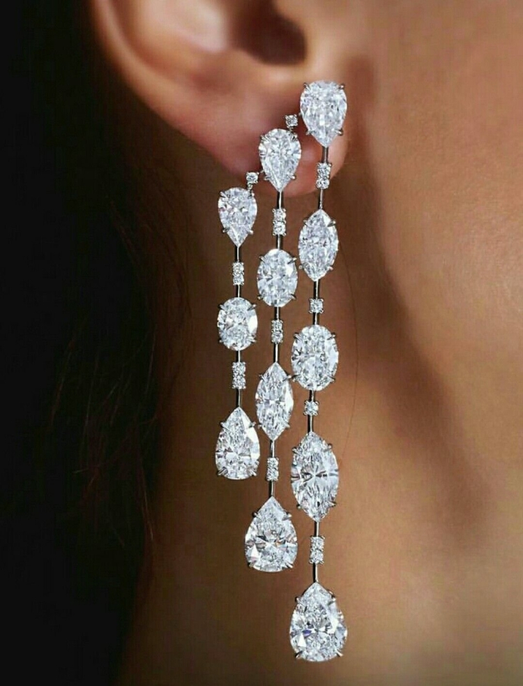 Длинные серьги с бриллиантами