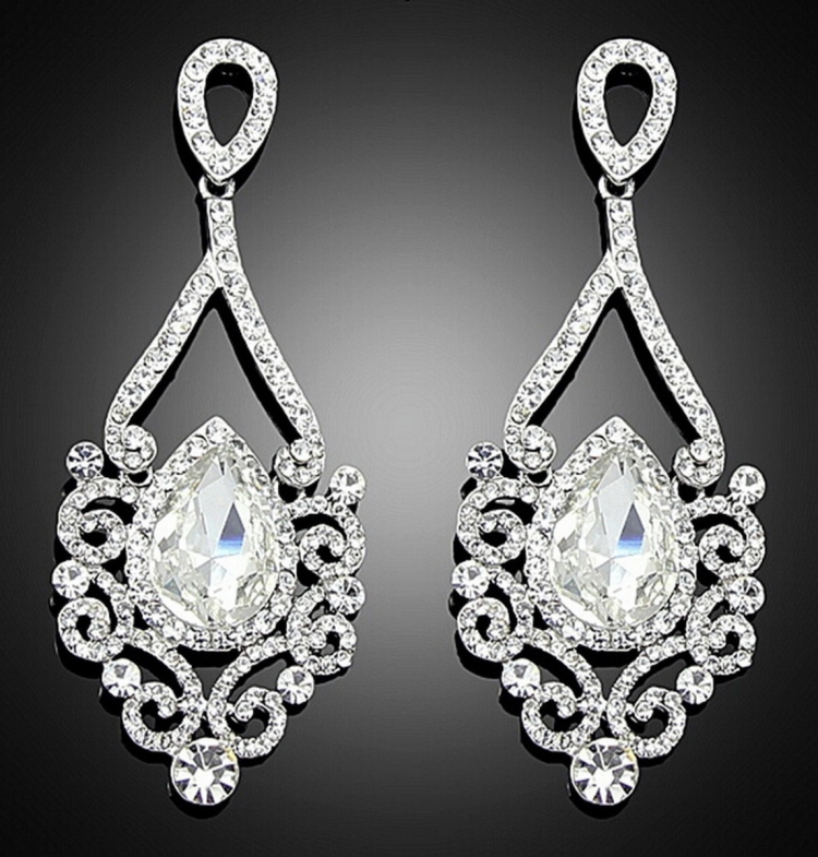 Красивые серьги бижутерия