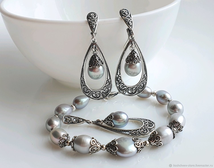 Серебристые украшения