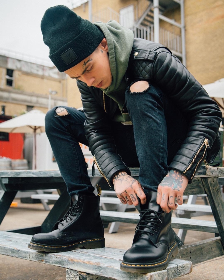 Шорты с колготками в сетку