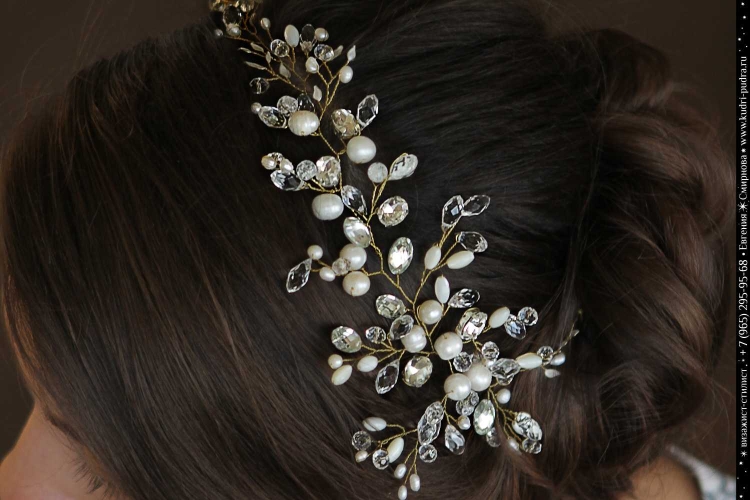 Украшение для волос из бусин