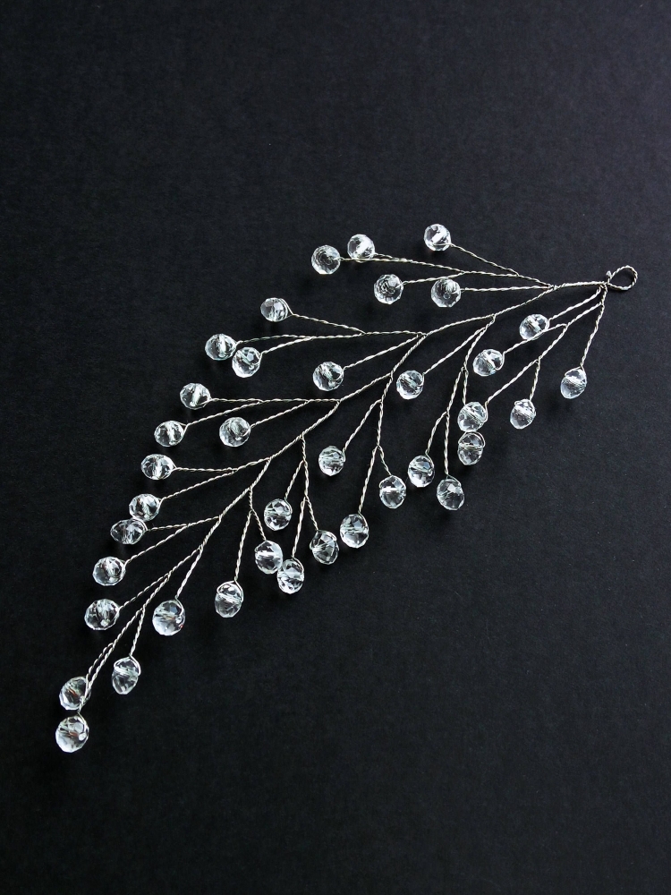 Украшение для волос из бусин