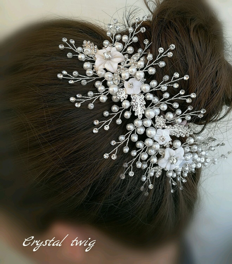 Украшение для волос из бусин
