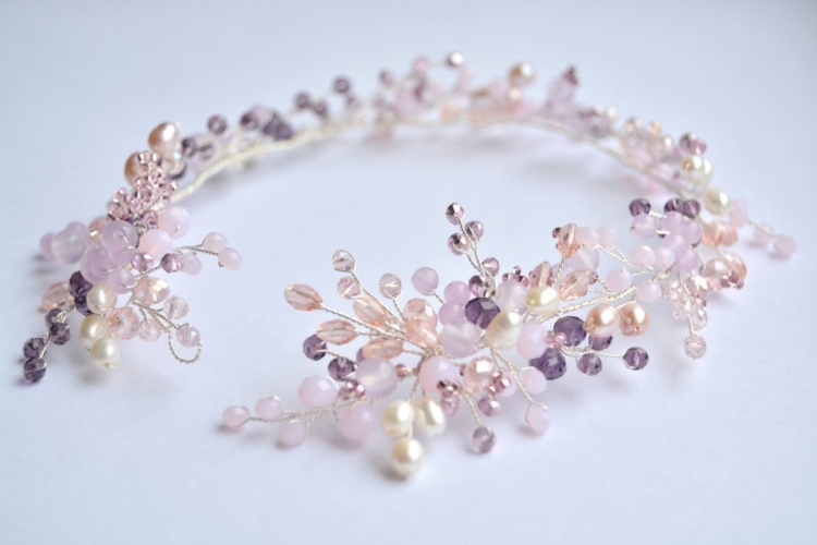 Ободок из проволоки и бусин