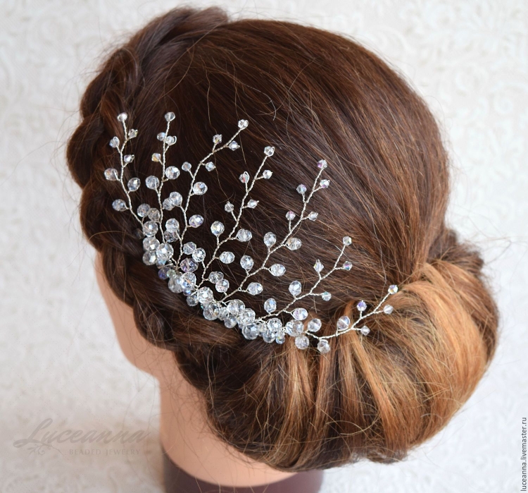 Украшения в прическе из бусин