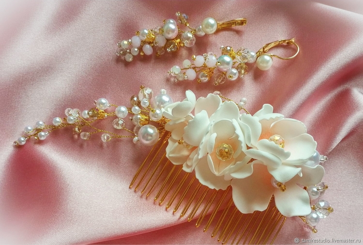 Заколка цветок из бусин