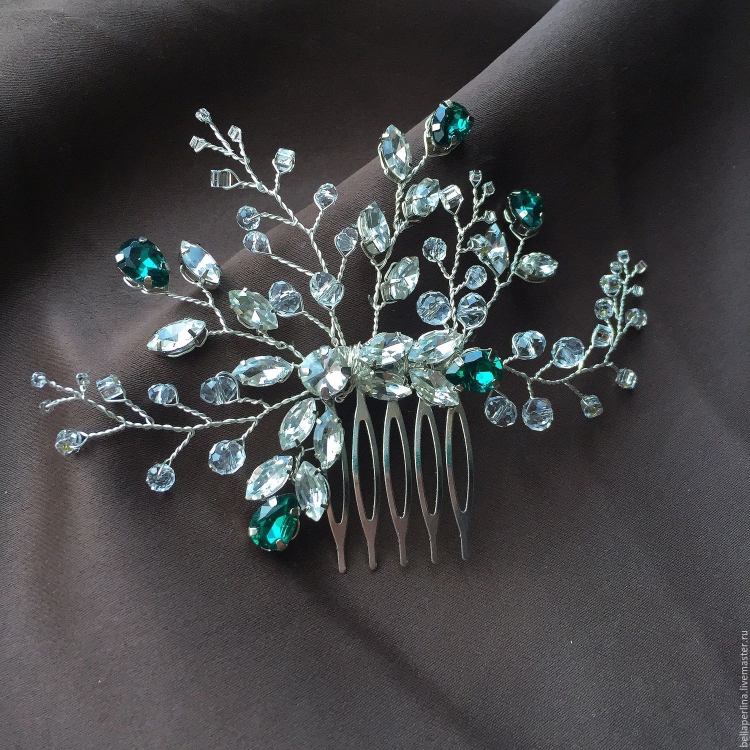 Украшение для волос из бусин