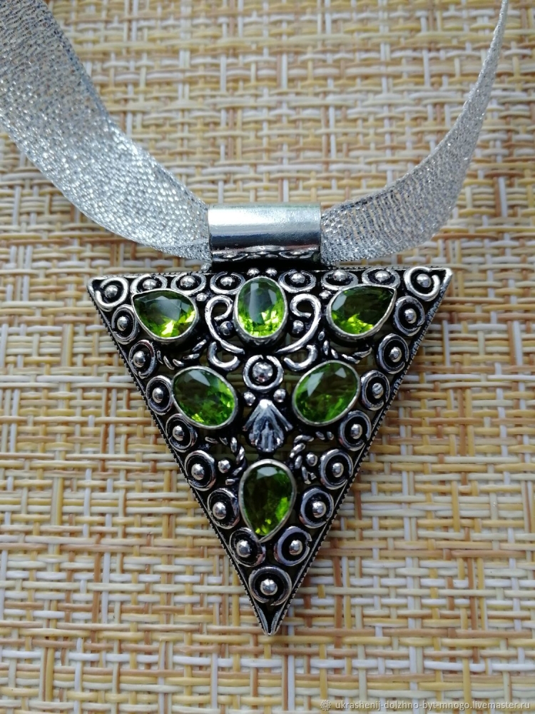 Украшения с оливином