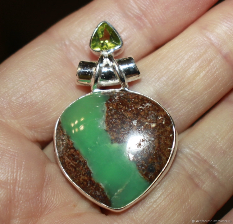 Кулоны с натуральным хризолитом