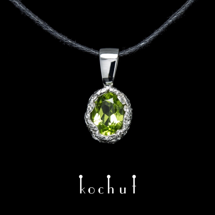 Серебряные подвески с хризолитом Сваровски купить