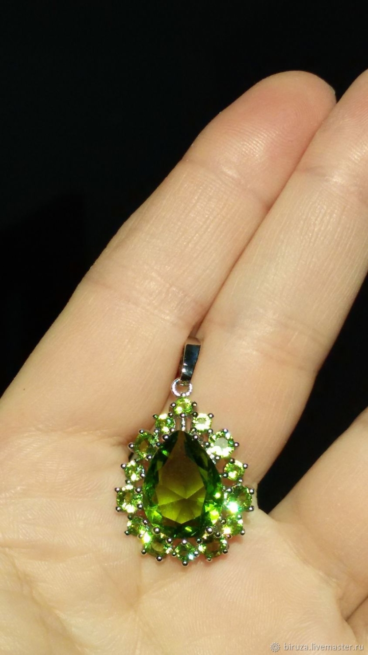 Подвеска из хризолита