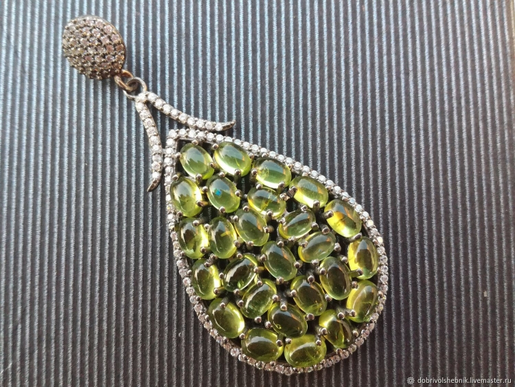 Подвеска с хризолитом