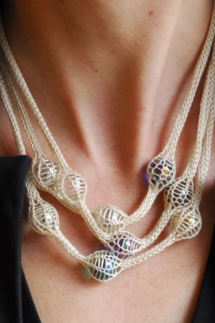 Вязаная бижутерия