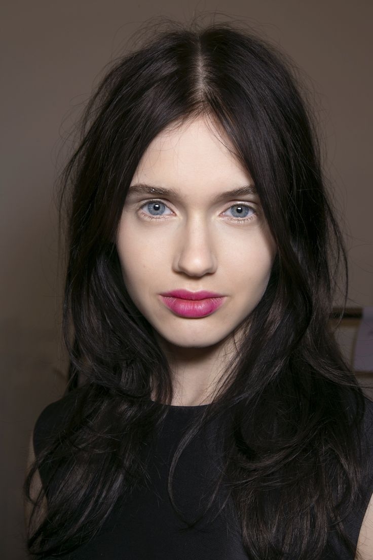 Фарфоровая кожа черные волосы