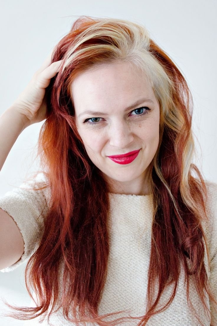 Рыжик волосы с белыии прядями