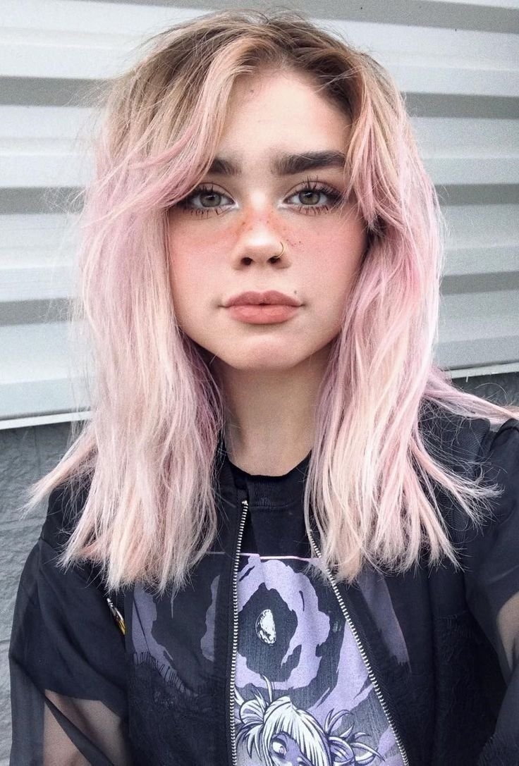 Розовый цвет волос подростков