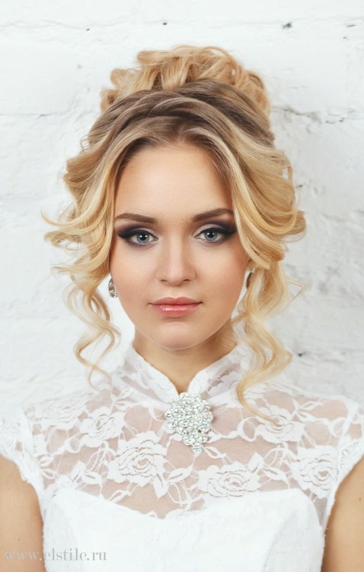 Свадебные прически на круглое лицо