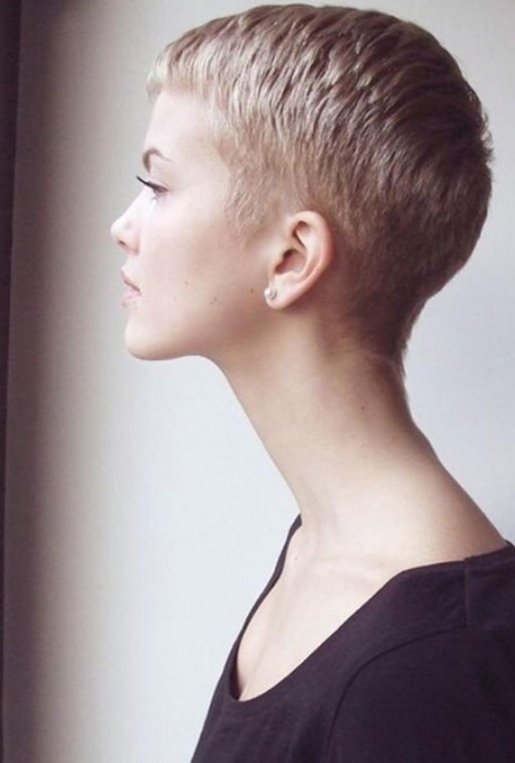 Стрижка Томбой затылок