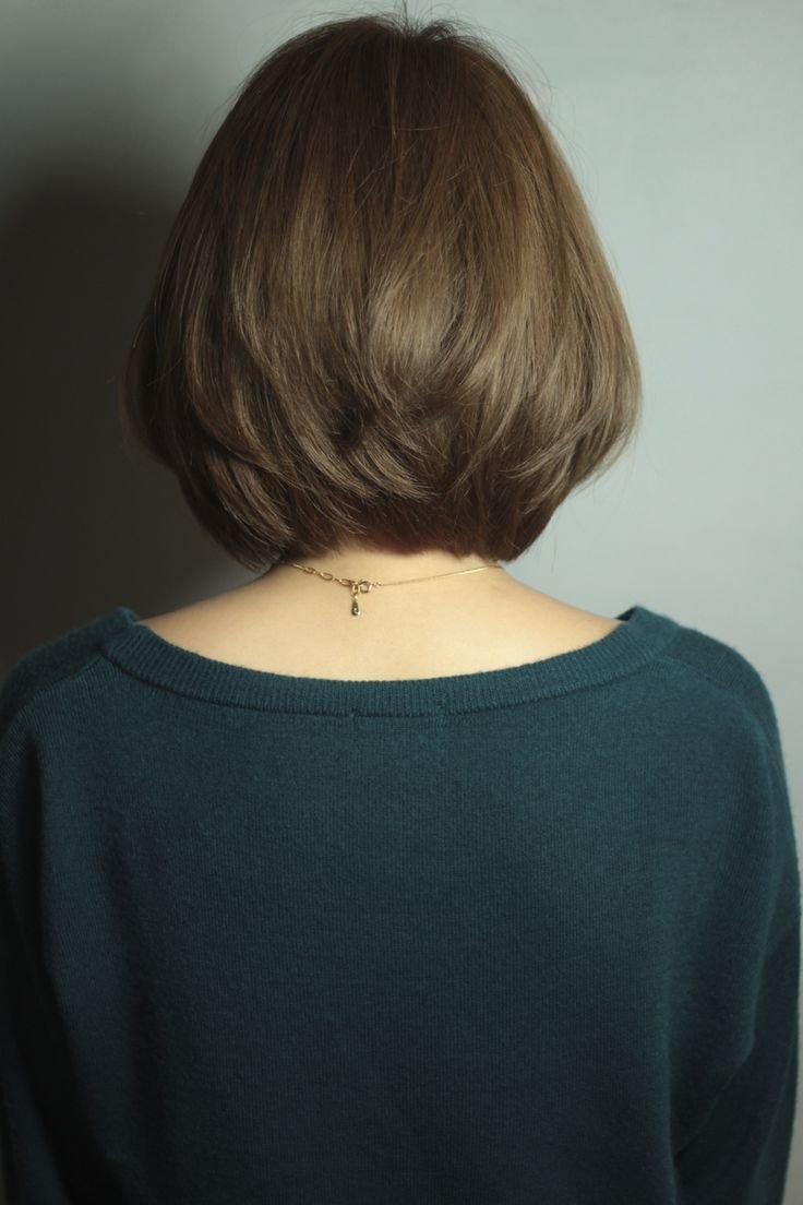 Стрижка до плеч со спины