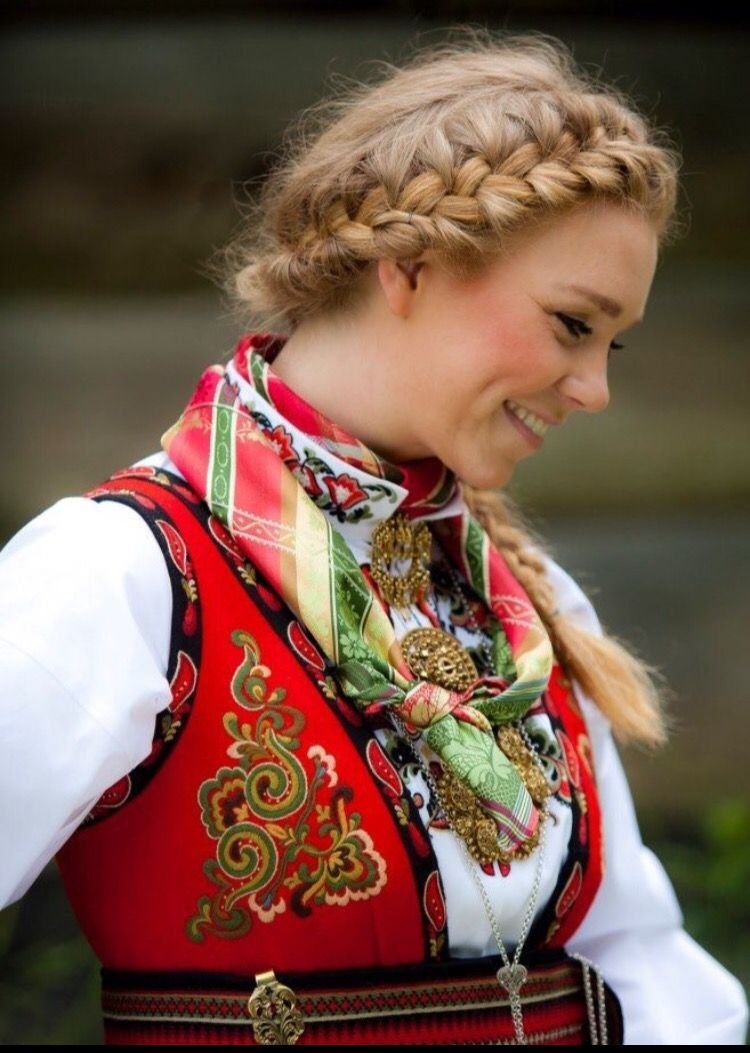 Фольклорный стиль прически