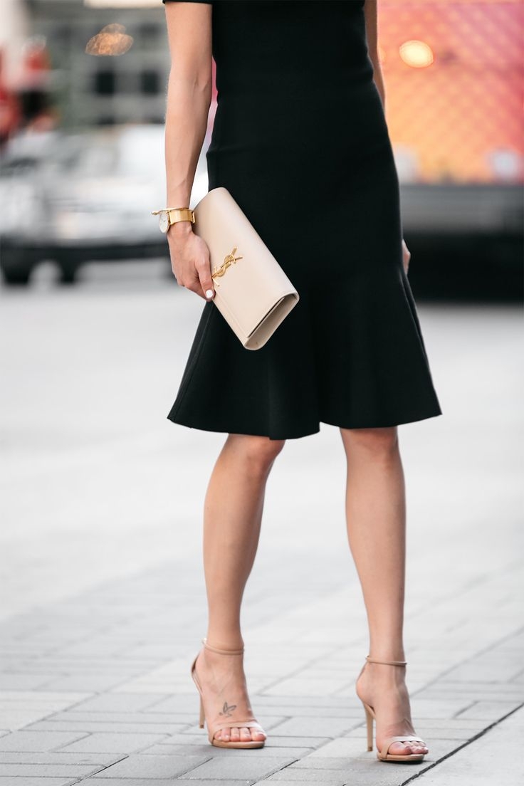 Рози Хантингтон-Уайтли в черном платье