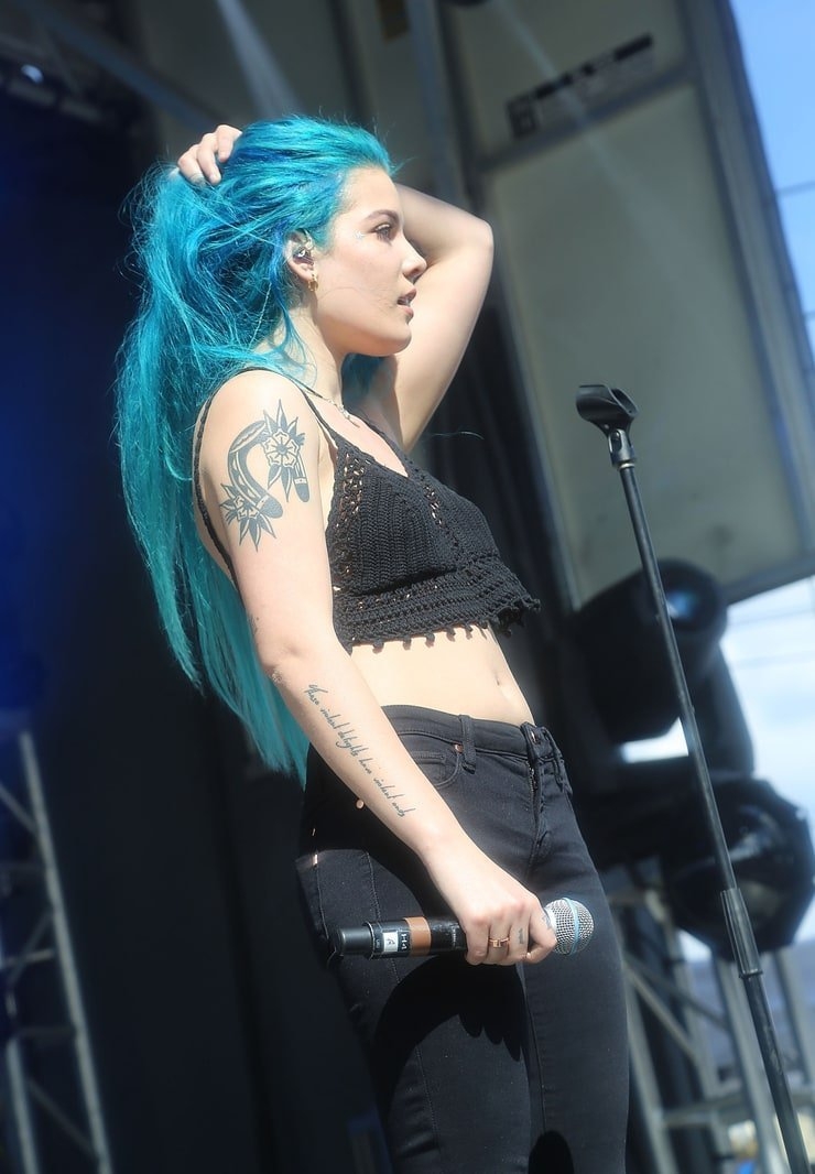 Холзи с длинными волосами