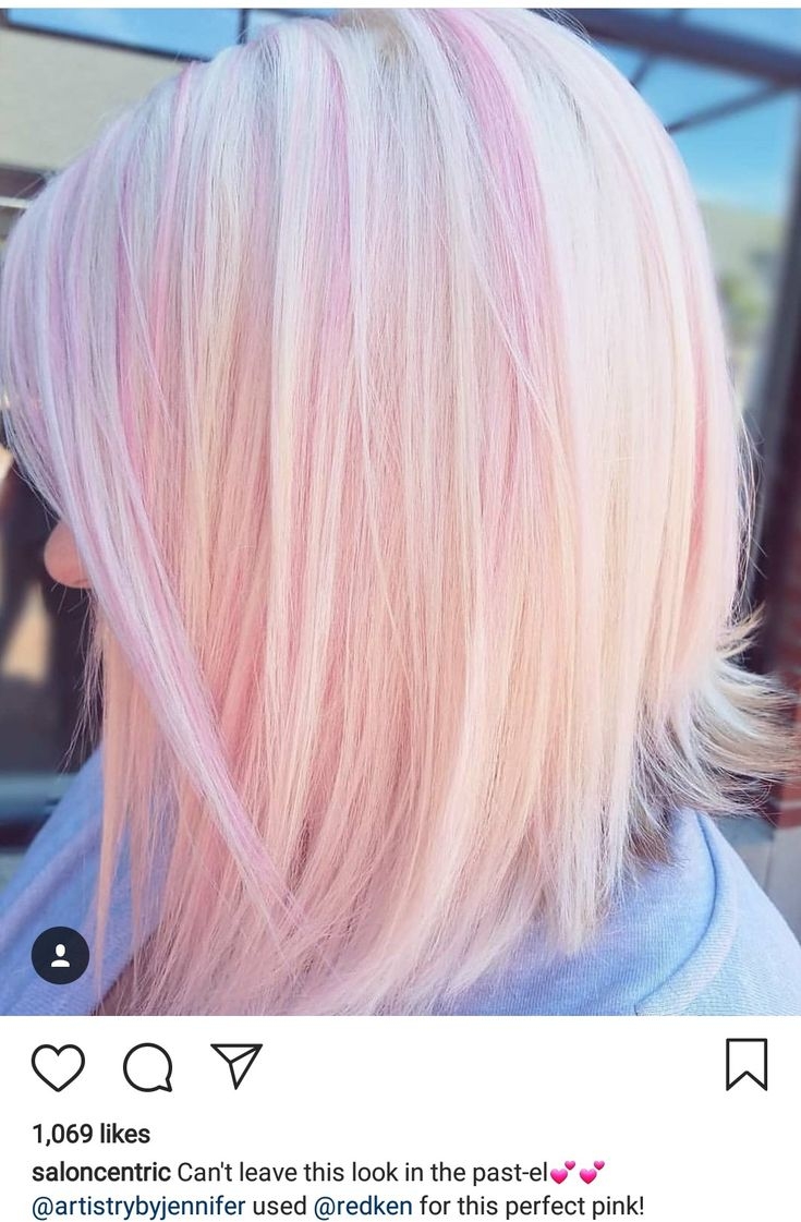 Розовое мелирование