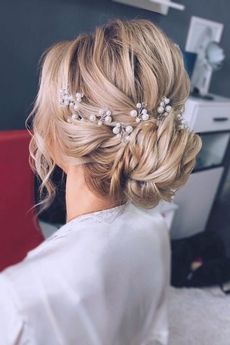 Элегантные прически на средние волосы