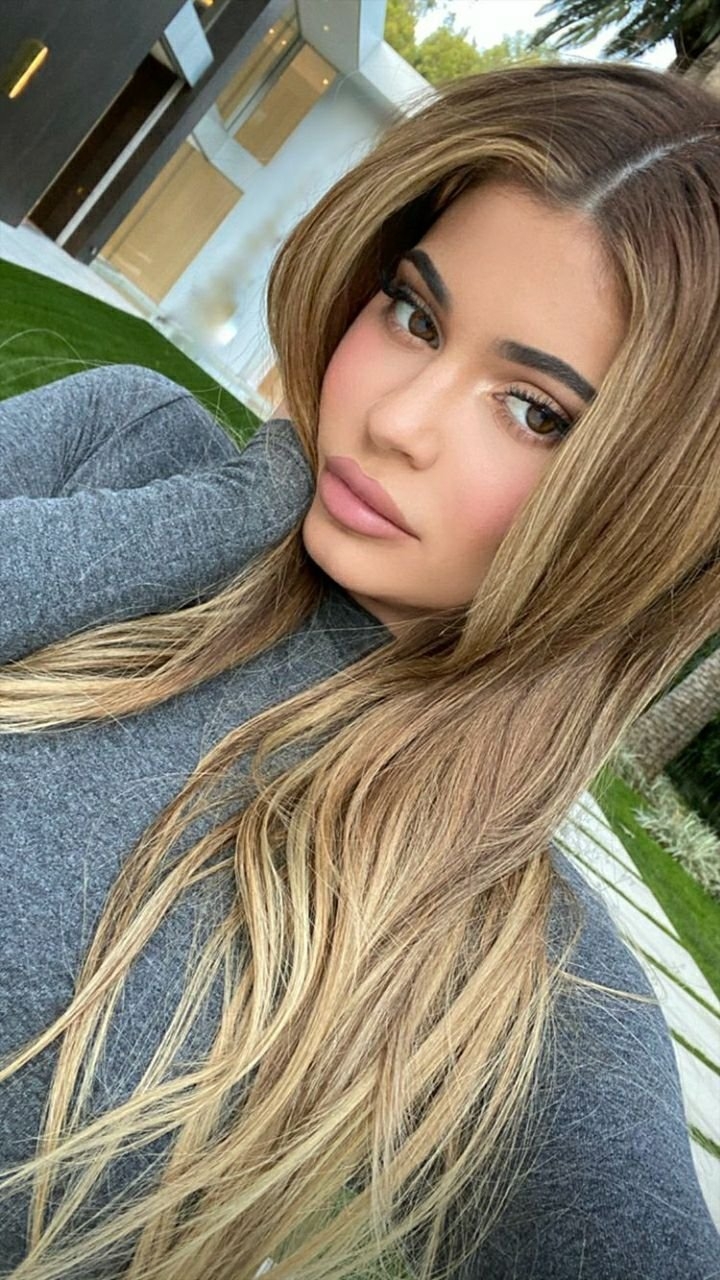 София Джамора волосы