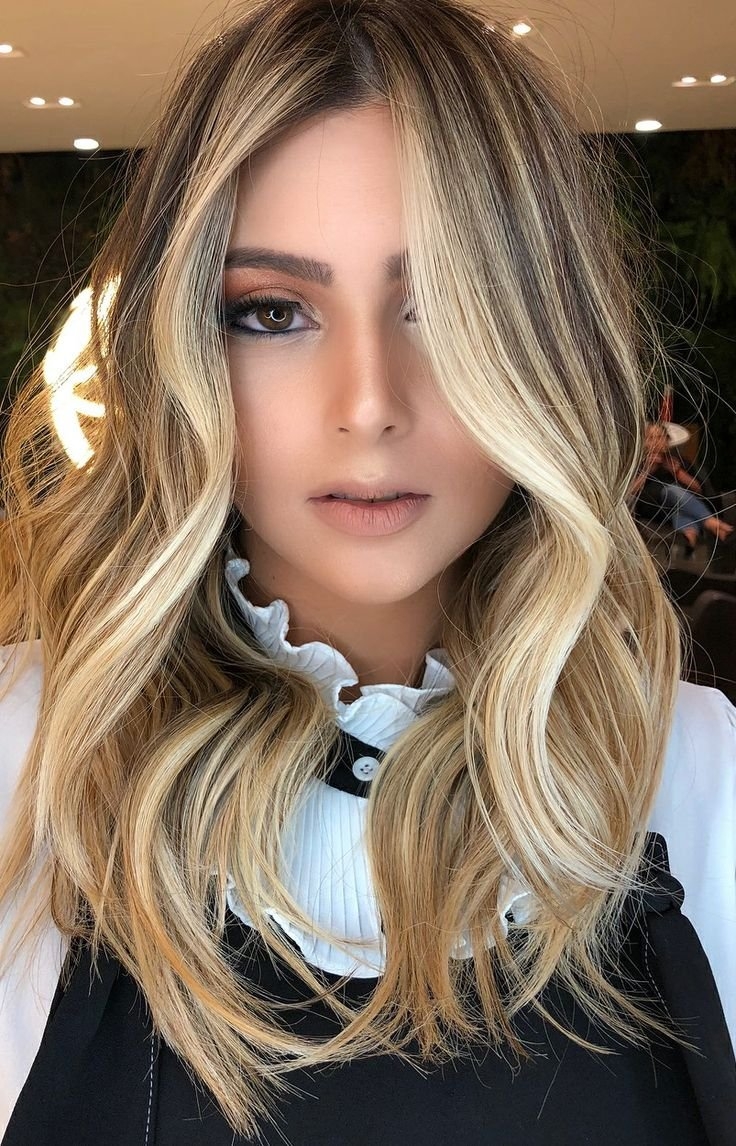 Осветленные пряди на русых