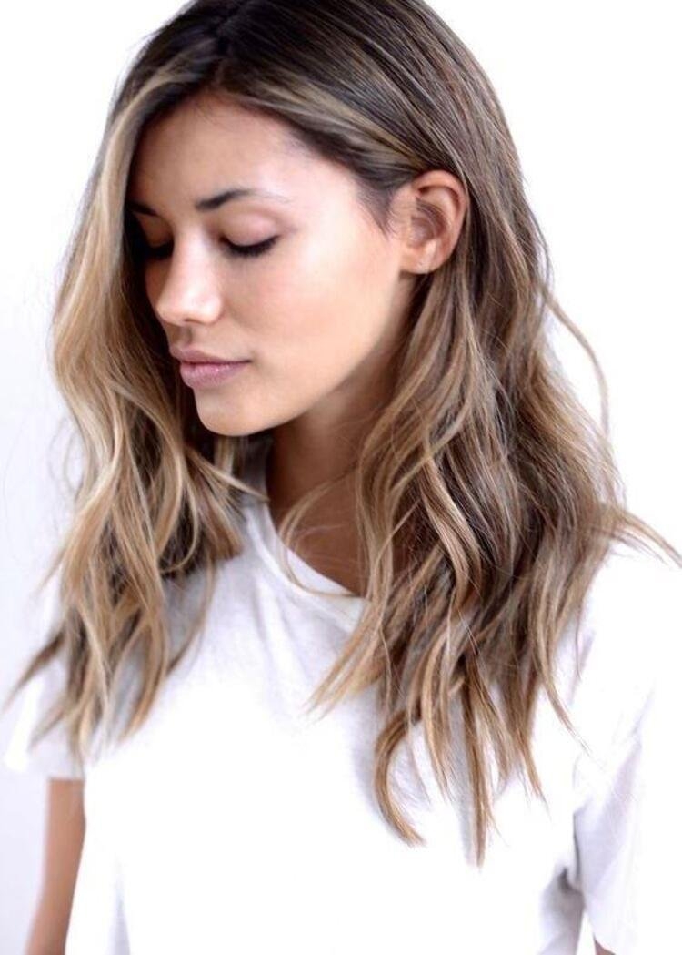 Окрашивание прядей на темных волосах в светлый