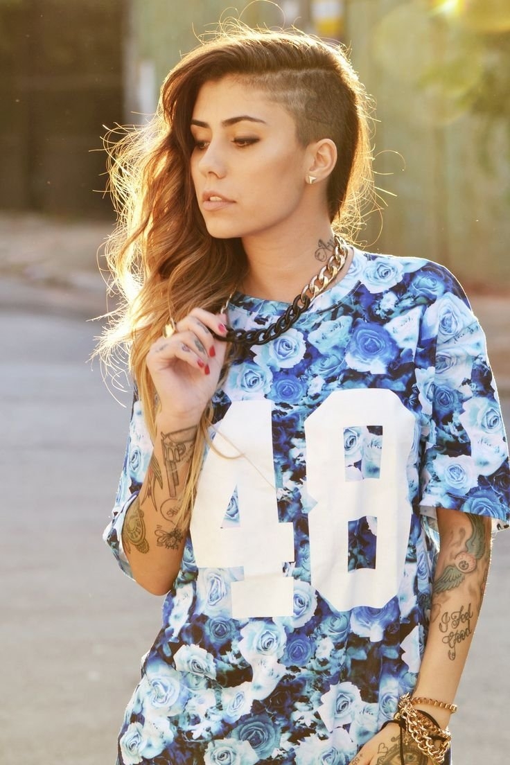 Длинное каре с выбритым виском